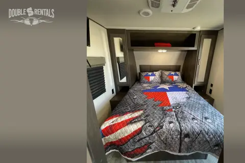 TRANSCEND BH w/ QUAD BUNKS, 1.5 BATHS, THEATER SEATING & DINETTE