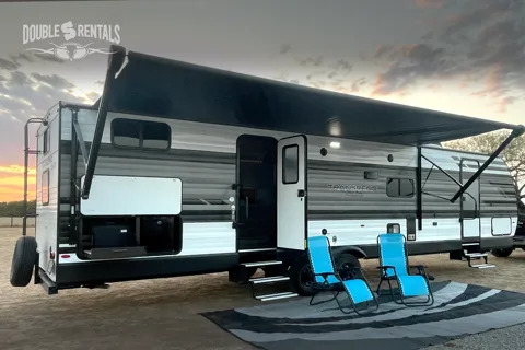 TRANSCEND BH w/ QUAD BUNKS, 1.5 BATHS, THEATER SEATING & DINETTE