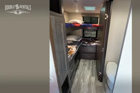 TRANSCEND BH w/ QUAD BUNKS, 1.5 BATHS, THEATER SEATING & DINETTE