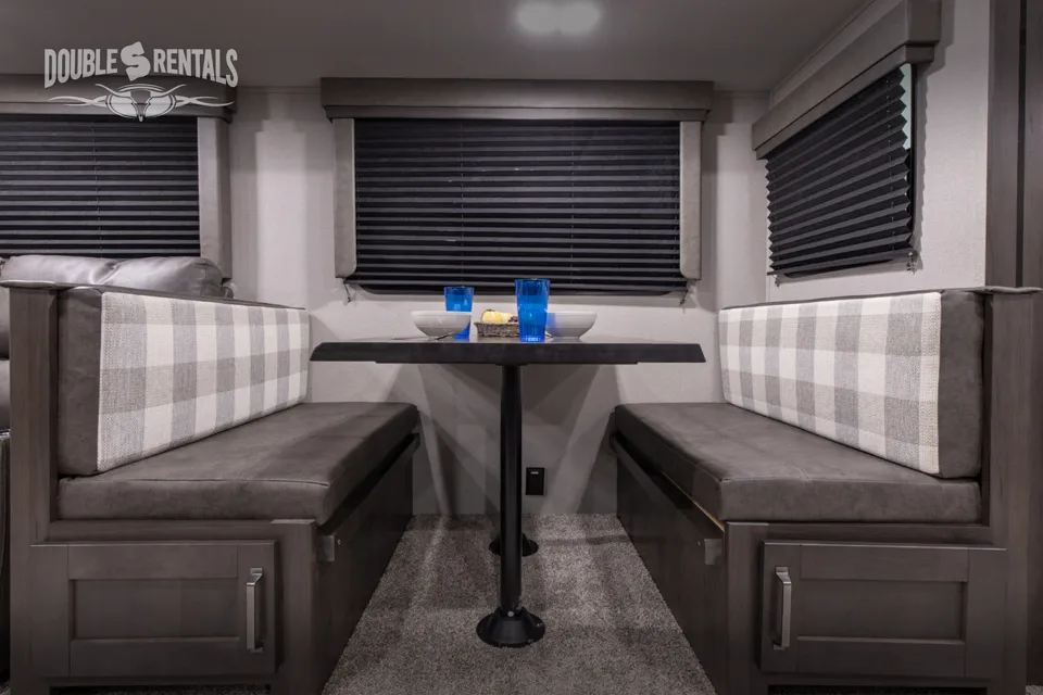TRANSCEND BH w/ QUAD BUNKS, 1.5 BATHS, THEATER SEATING & DINETTE