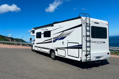 Meet “Forest” the comfy and complete motorhome
