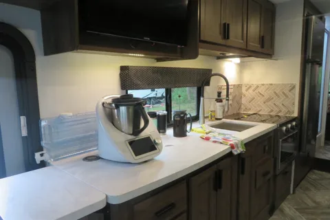 Meet “Forest” the comfy and complete motorhome