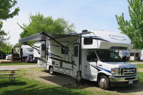 Meet “Forest” the comfy and complete motorhome