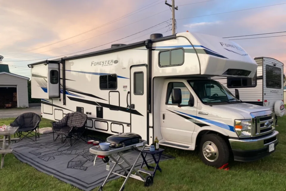 Meet “Forest” the comfy and complete motorhome