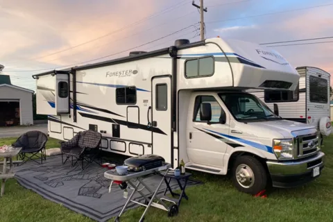 Meet “Forest” the comfy and complete motorhome