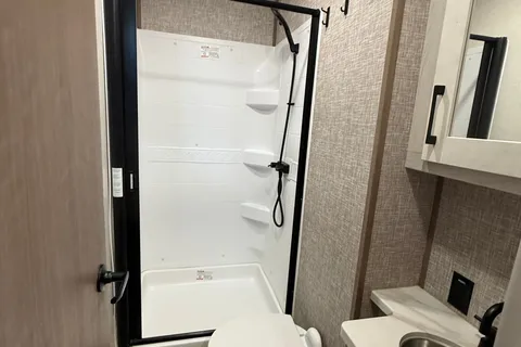 DURANGO 2 Bedrooms & 2 FULL Bath Bunkhouse w/ Outdoor Kitchen!!