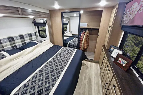 DURANGO 2 Bedrooms & 2 FULL Bath Bunkhouse w/ Outdoor Kitchen!!