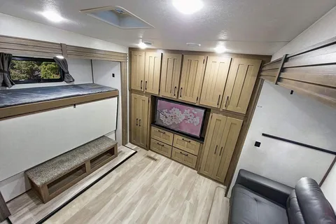 DURANGO 2 Bedrooms & 2 FULL Bath Bunkhouse w/ Outdoor Kitchen!!