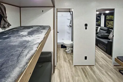DURANGO 2 Bedrooms & 2 FULL Bath Bunkhouse w/ Outdoor Kitchen!!