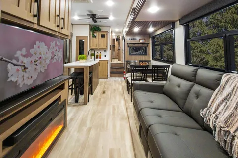 DURANGO 2 Bedrooms & 2 FULL Bath Bunkhouse w/ Outdoor Kitchen!!