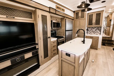 Meet "Johnny 5" Keystone Montana Fifth Wheel