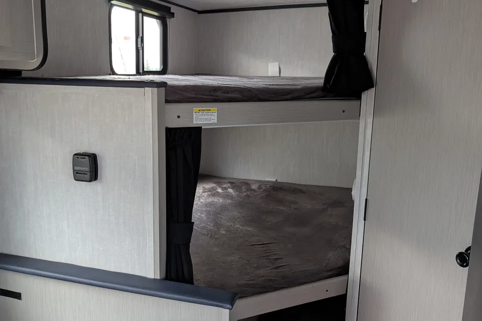 DMT Coachmen Apex Nano