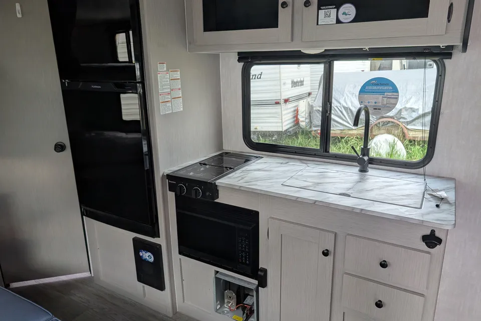 DMT Coachmen Apex Nano