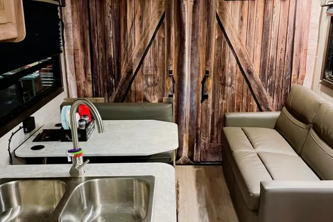 Mike's 2021 Jayco Redhawk SE 27N Class C  ( Quemahoning dam delivery special )