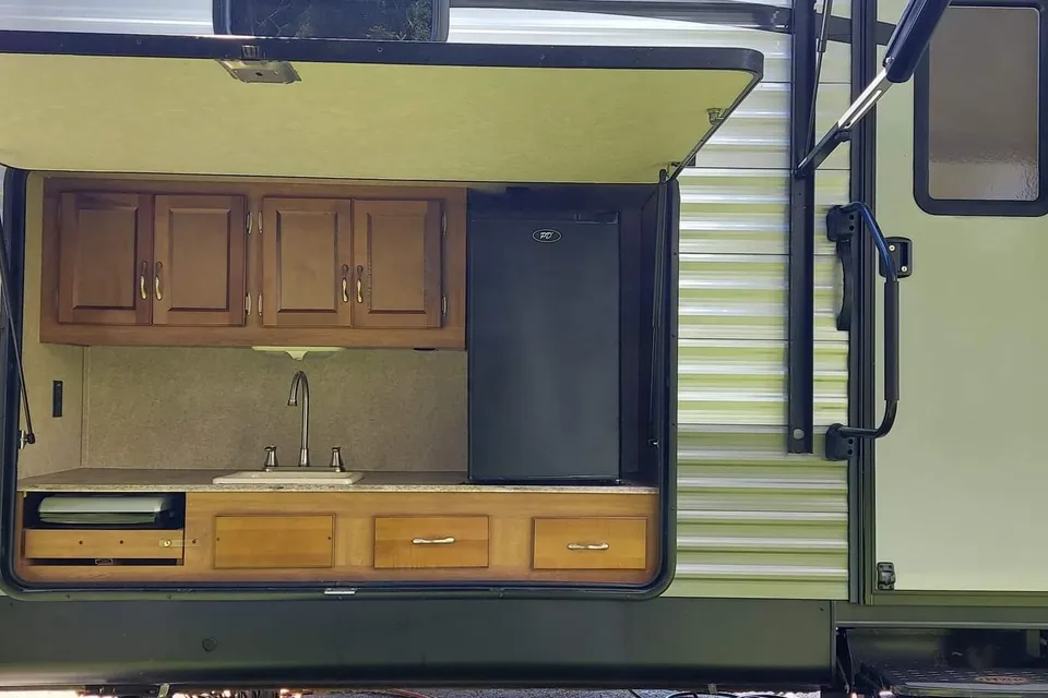 32ft Coachmen Catalina  Travel Trailer