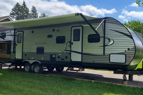 32ft Coachmen Catalina  Travel Trailer