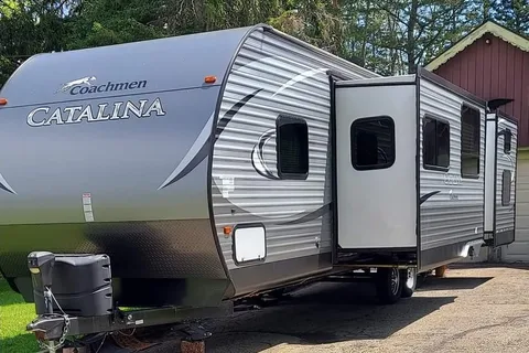 32ft Coachmen Catalina  Travel Trailer