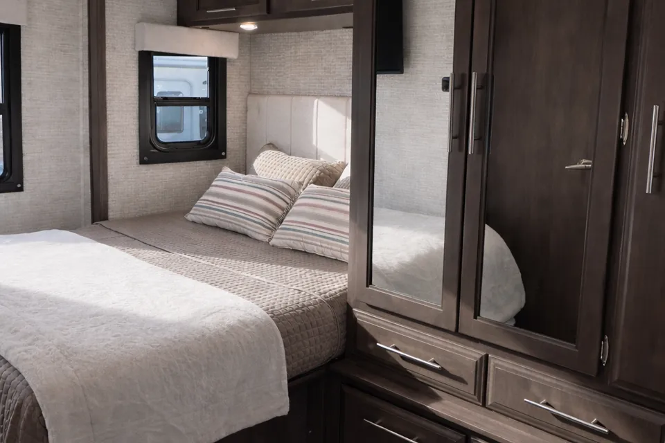 2025 Entegra Coach Qwest SE Class C