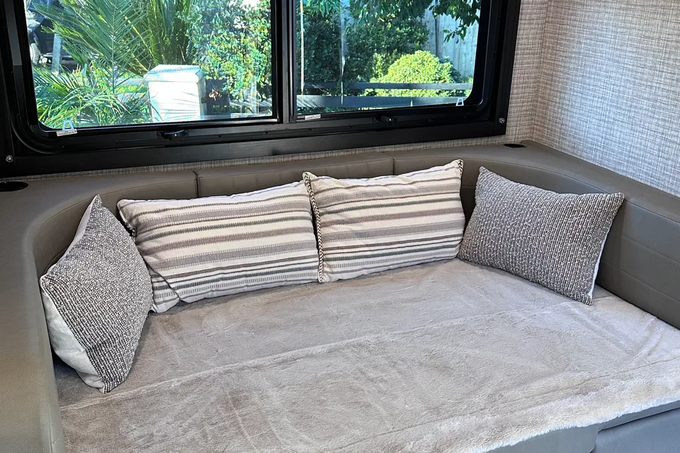 2025 Entegra Coach Qwest SE Class C