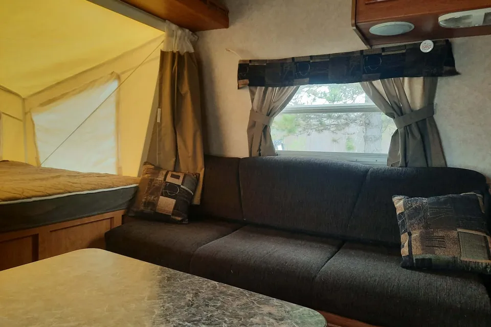 Family-Friendly Rockwood Roo | Sleeps 8