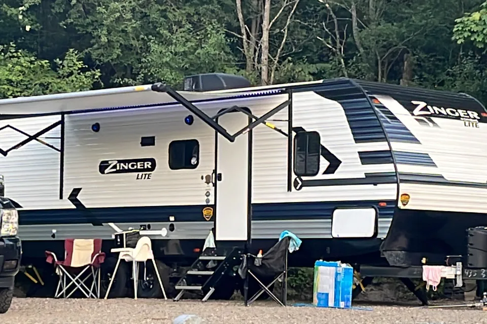Crossroads Zinger 270BH Travel Trailer