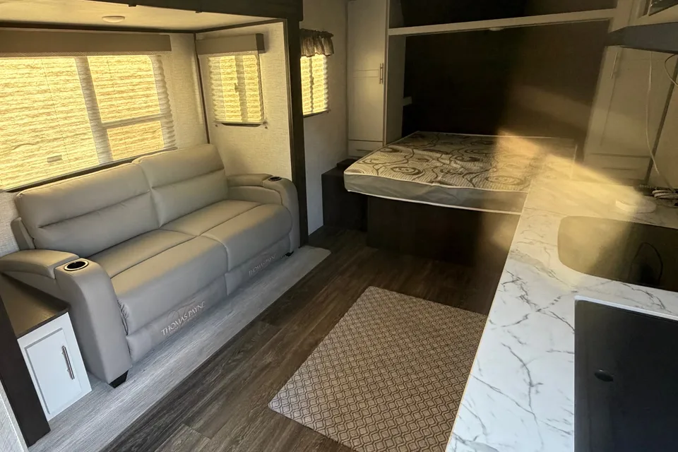 Heather's Bougie Keystone Bullet 1850RB Travel Trailer