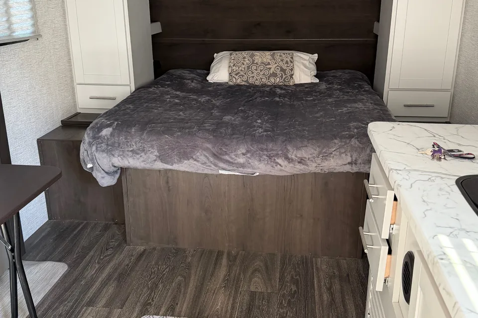 Heather's Bougie Keystone Bullet 1850RB Travel Trailer