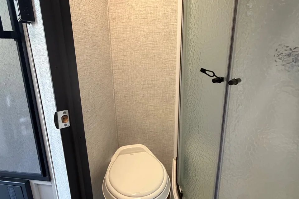 Heather's Bougie Keystone Bullet 1850RB Travel Trailer