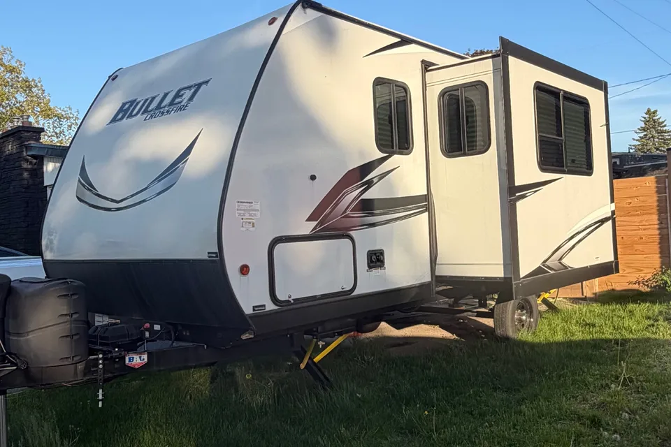 Heather's Bougie Keystone Bullet 1850RB Travel Trailer