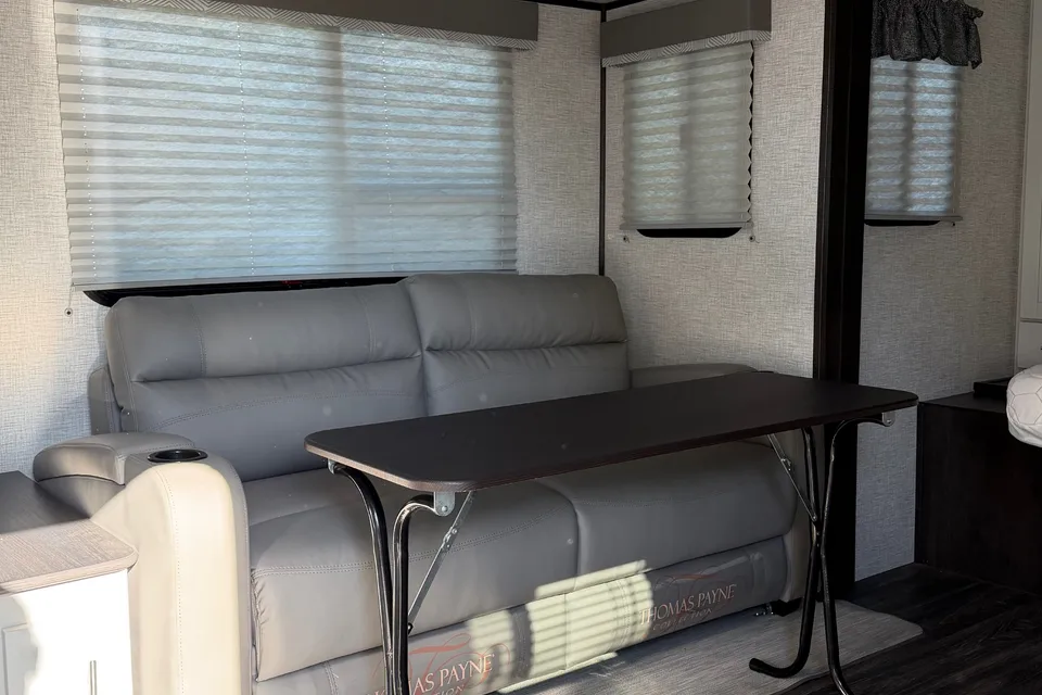 Heather's Bougie Keystone Bullet 1850RB Travel Trailer