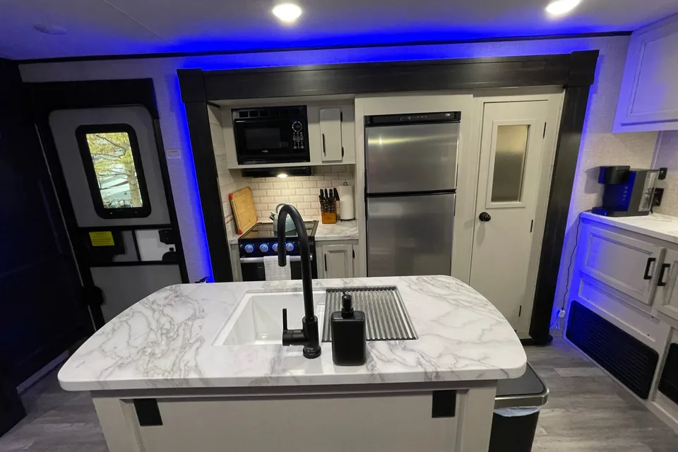 AMAZING + FUN2023 - 2BR (Delivery Available)