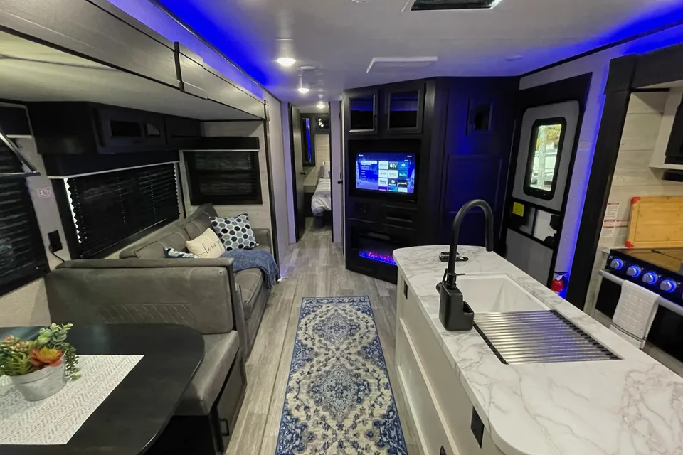 AMAZING + FUN2023 - 2BR (Delivery Available)