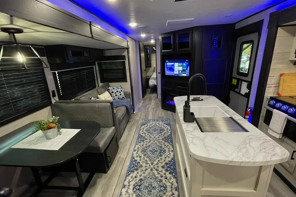 AMAZING + FUN2023 - 2BR (Delivery Available)