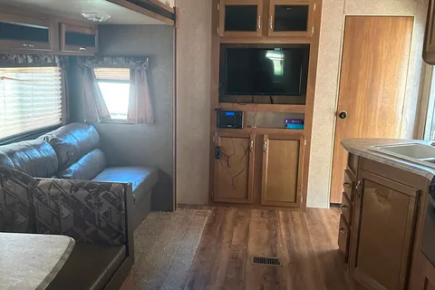 Melly's Coachmen 323TSQB Travel Trailer