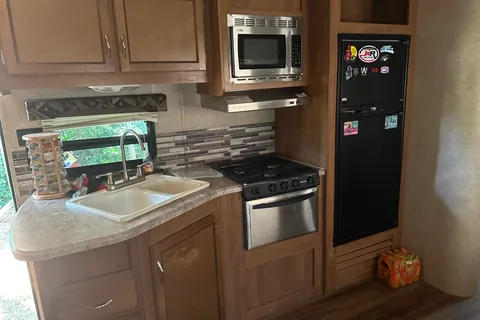 Melly's Coachmen 323TSQB Travel Trailer