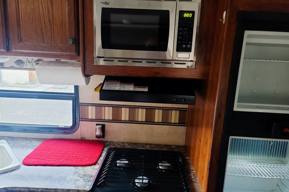 Taras Keystone  Hideout  Travel Trailer