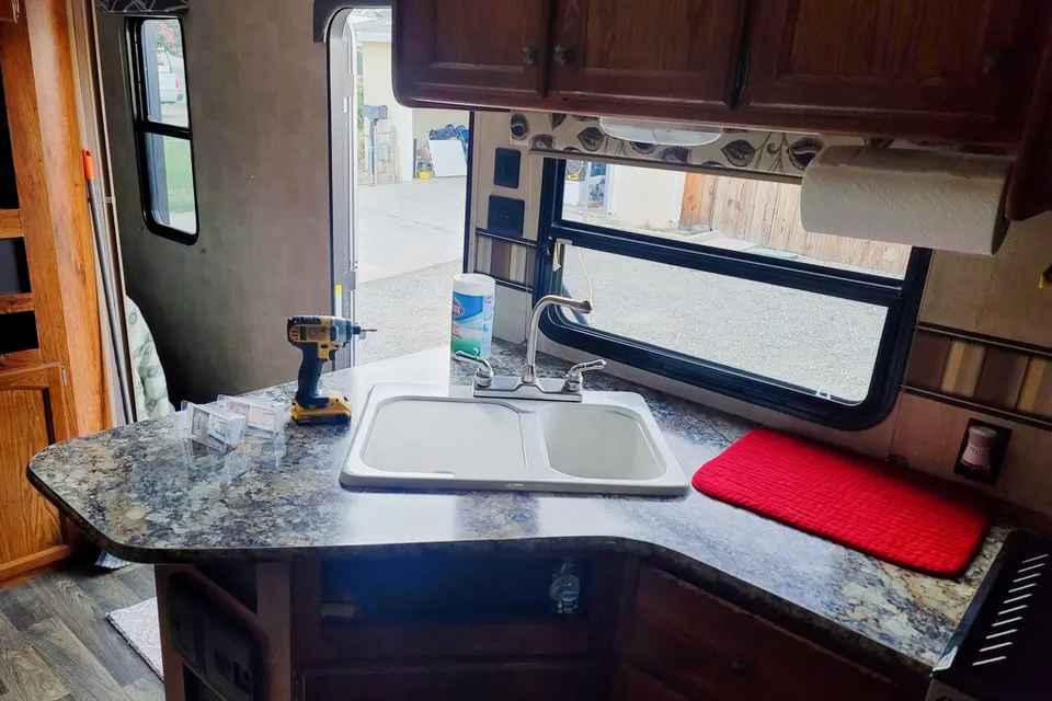 Taras Keystone  Hideout  Travel Trailer