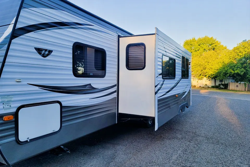 Taras Keystone  Hideout  Travel Trailer