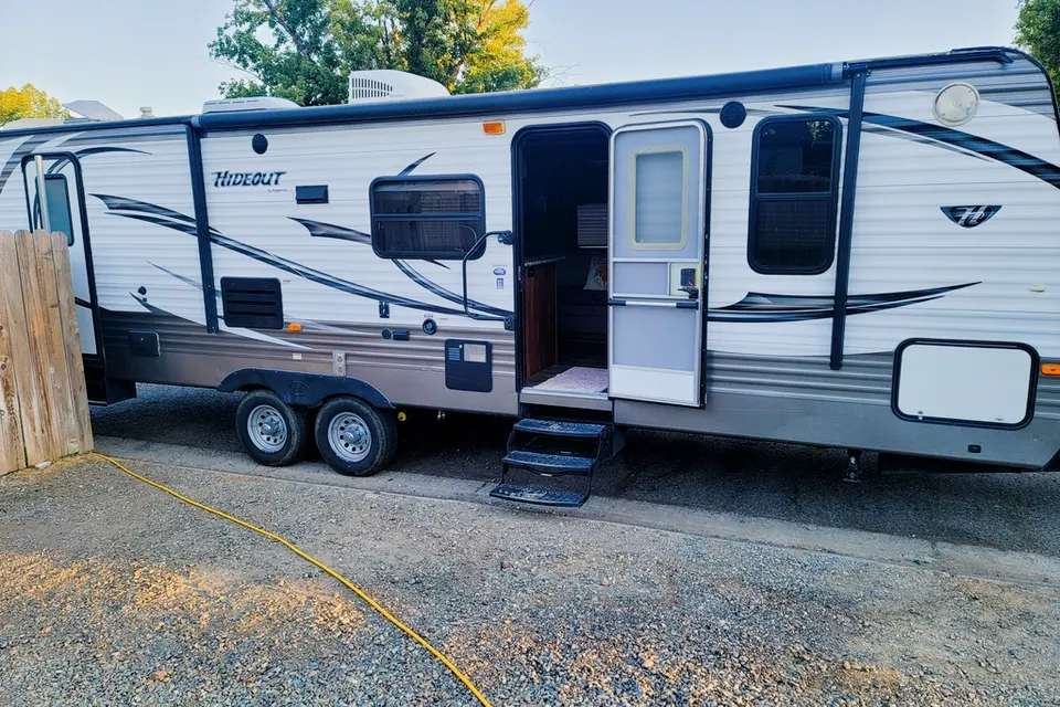 Taras Keystone  Hideout  Travel Trailer