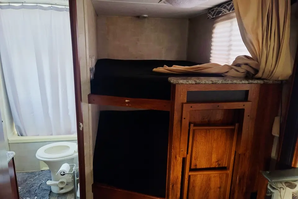 Taras Keystone  Hideout  Travel Trailer