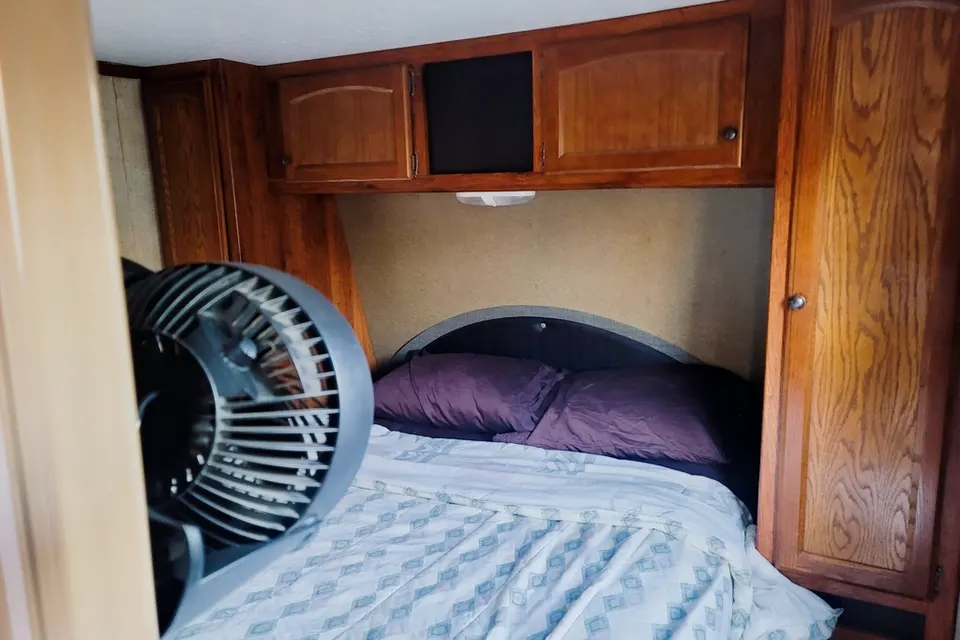 Taras Keystone  Hideout  Travel Trailer