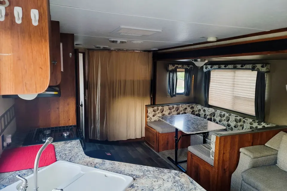 Taras Keystone  Hideout  Travel Trailer