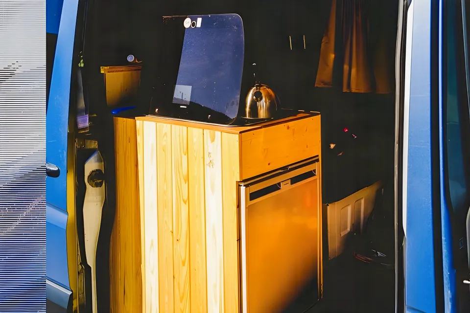 L&P Camper Van