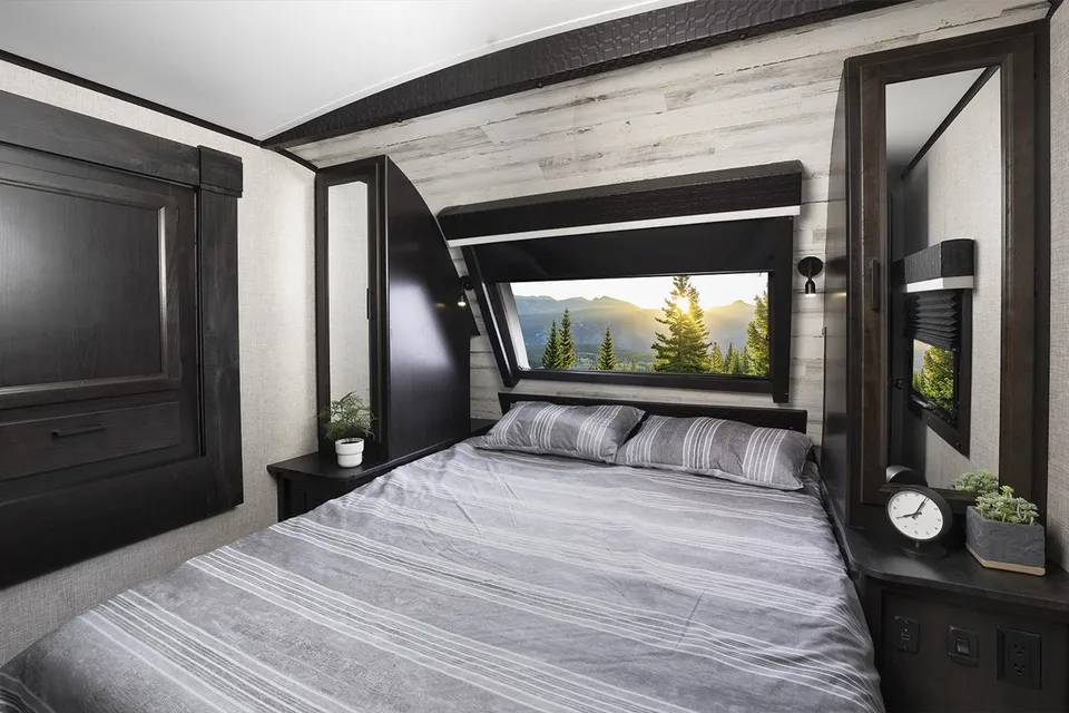 [09] Stress Free RVs - 2022 XXL - Whitehawk  -Luxury Premium Bunkhouse