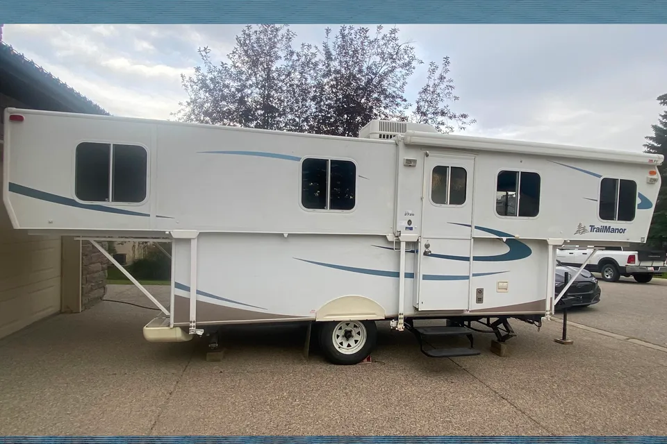 TrailManor TM2720 Travel Trailer