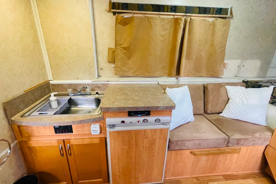 TrailManor TM2720 Travel Trailer