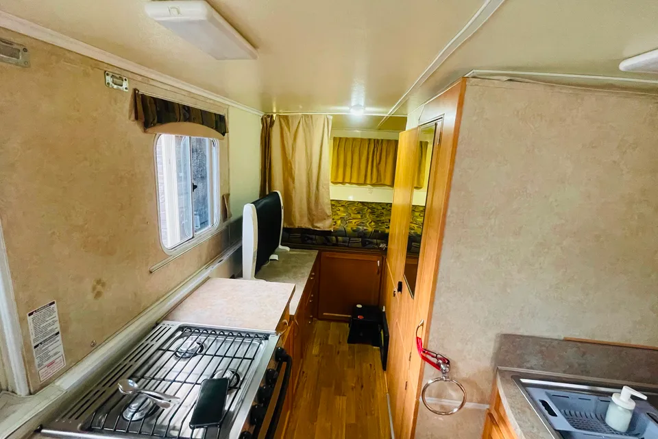 TrailManor TM2720 Travel Trailer