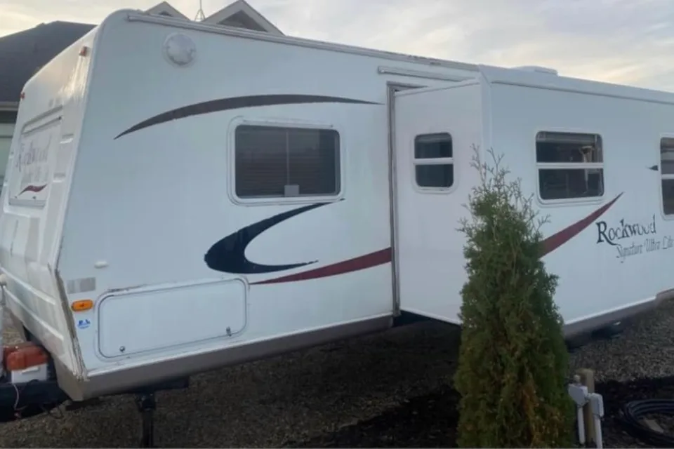 Forest River Rockwood Signature Ultra Lite 31.8SS Travel Trailer