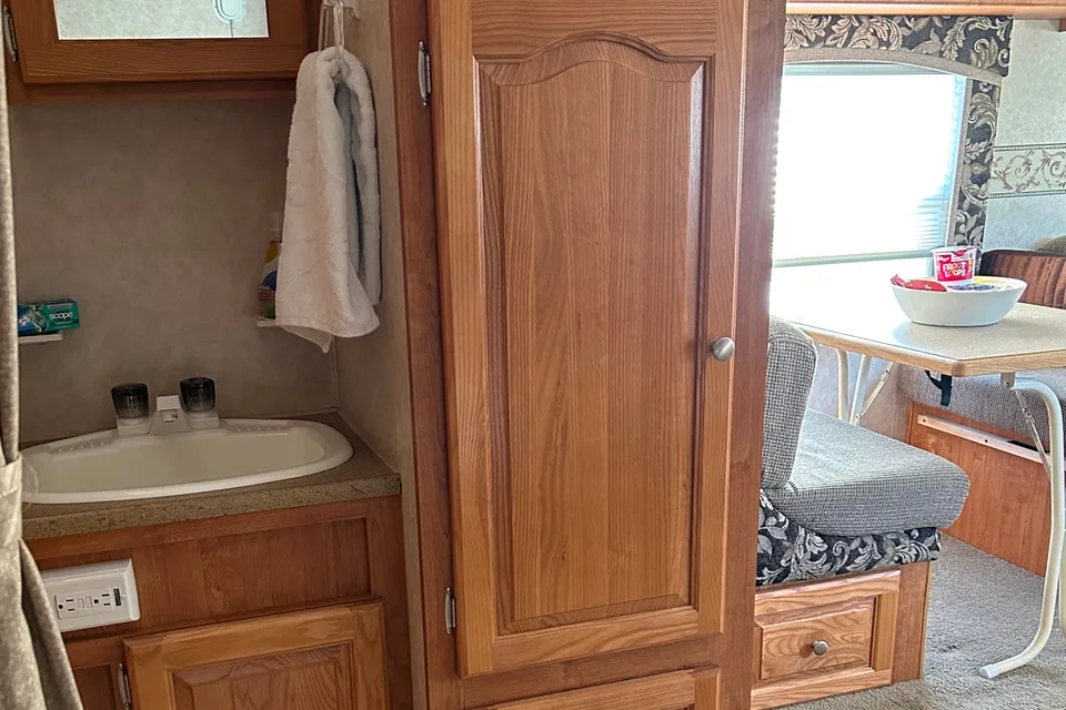 Forest River Rockwood Signature Ultra Lite 31.8SS Travel Trailer