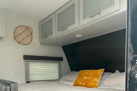 2021 Keystone Bullet Crossfire Clean & Comfy Camper Sleeps 6